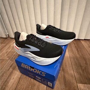 Brooks Glycerin Max Black and white Sneakers